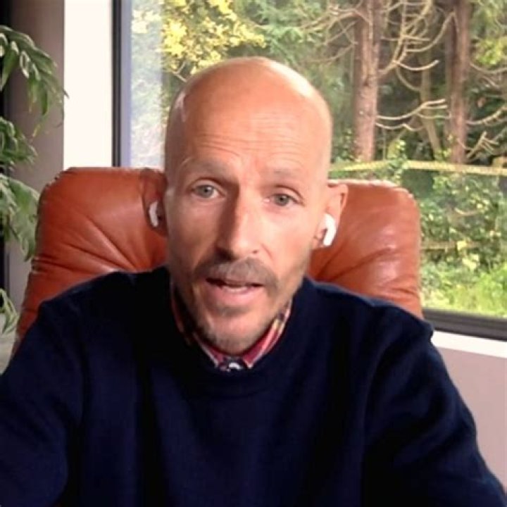 A Place in the Sun star Jonnie Irwin getting Emotional Over Cancer Diagnosis!