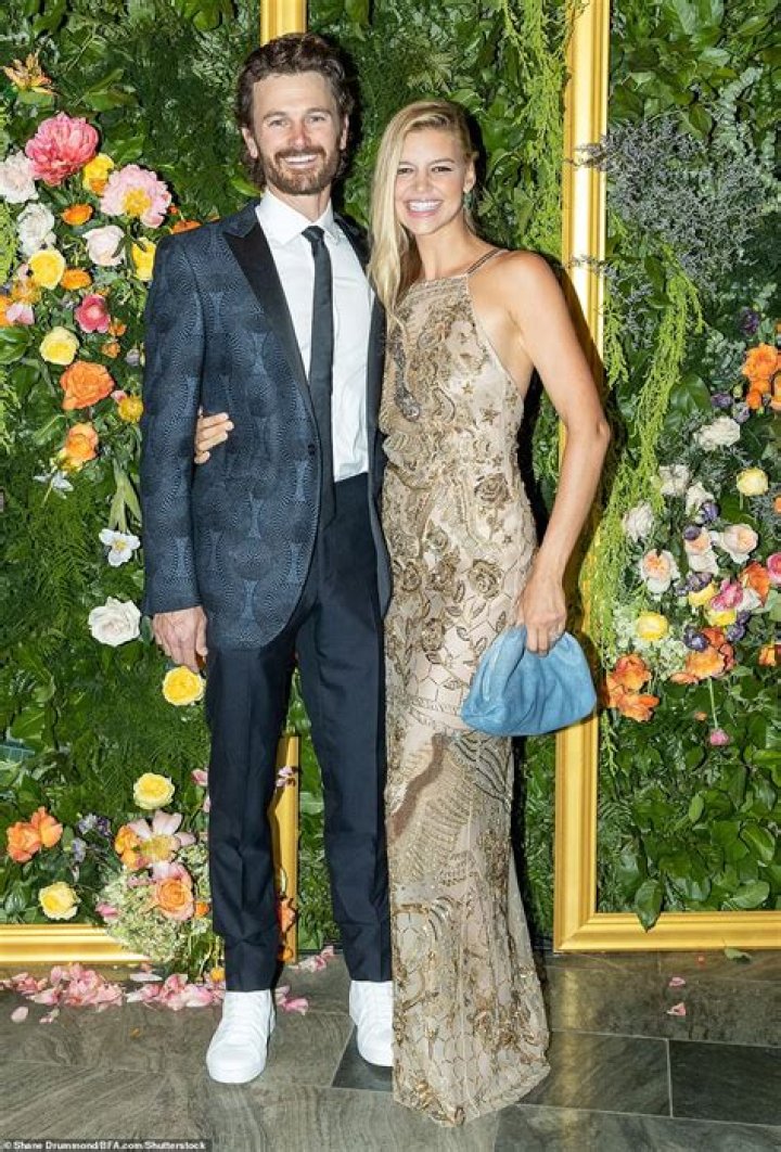 Actress Kelly Rohrbach has secretly married her billionaire boyfriend Steuart Walton!