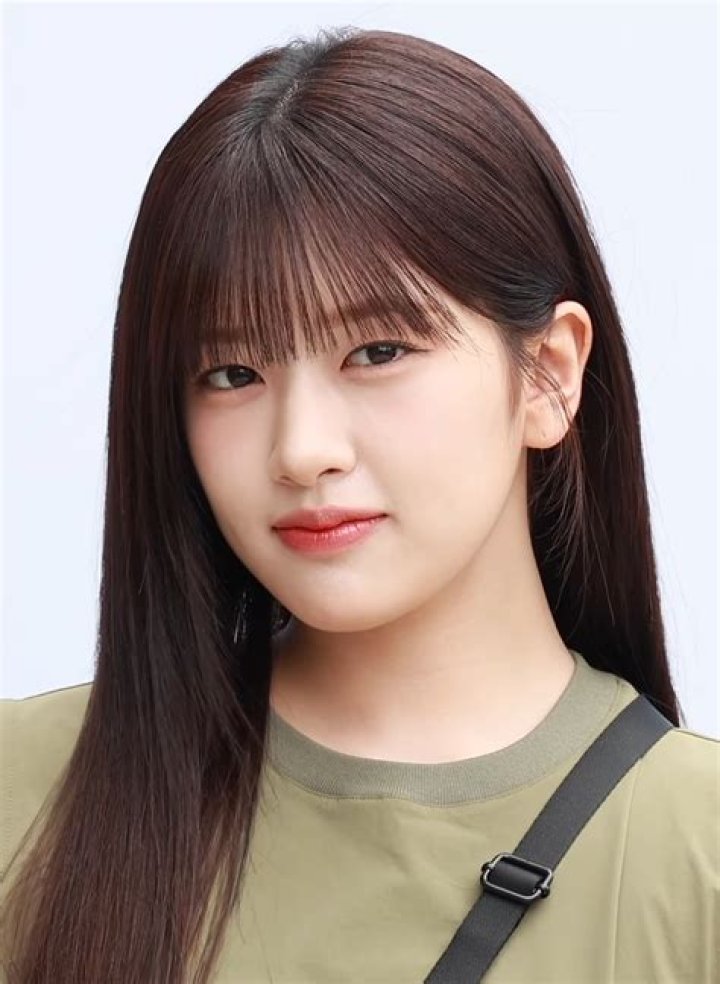
An Yu-jin Height, Weight, Net Worth, Age, Birthday, Wikipedia, Who, Instagram, Biography 