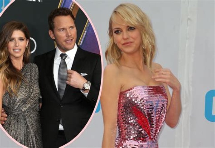 Anna Faris eloped with fiance Michael Barrett and is happily married!