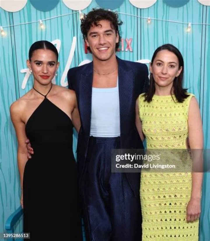 
Are Emma Pasarow Parents Still Married? Meet Ted And Susan Pasarow – Along For The Ride 