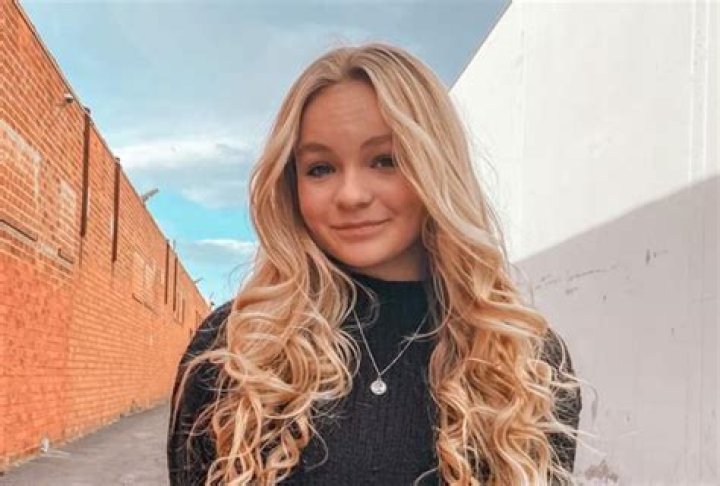 Ashley Hosbach - Age, Family, Bio