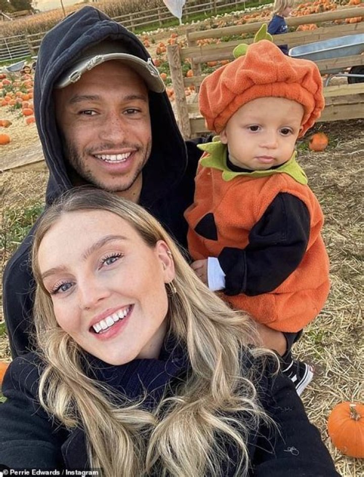 Axel Oxlade-Chamberlain Jr. - Age, Family, Bio