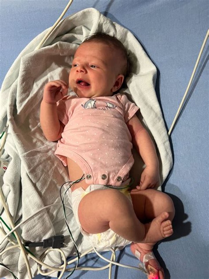 Bethenny Frankel gives birth to baby girl one month early