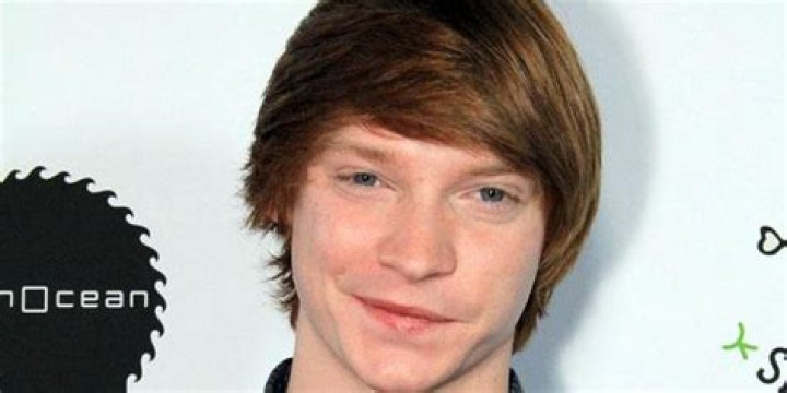Calum Worthy - Age, Family, Bio