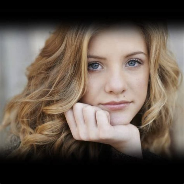 Chloe Paige - Age, Family, Bio