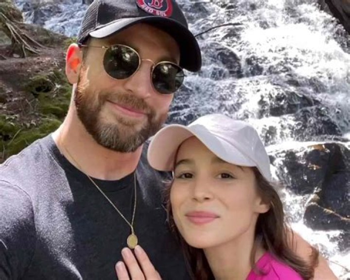 Chris Evans & Alba Baptista ‘have gotten serious,’ he’s very ‘committed’ to her
