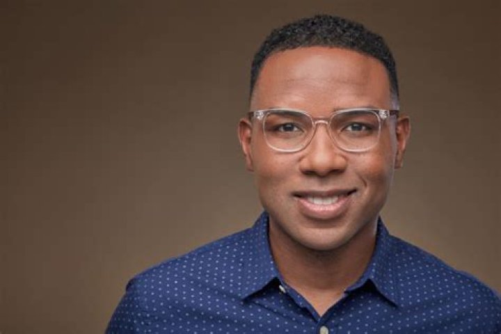 Chris Fowler - Age, Family, Bio