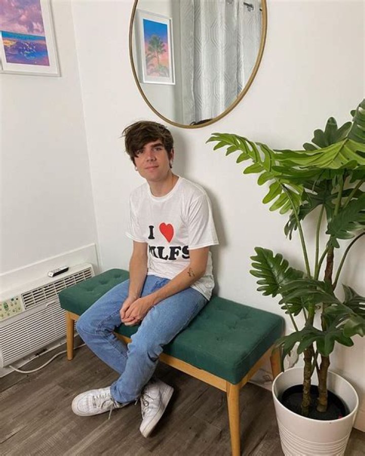 Damon Fizzy - Age, Family, Bio