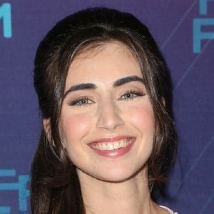 Dilan Gwyn - Age, Family, Bio