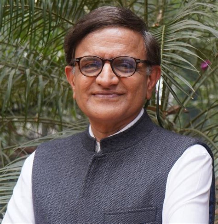 Dr. Dhir - Age, Family, Bio