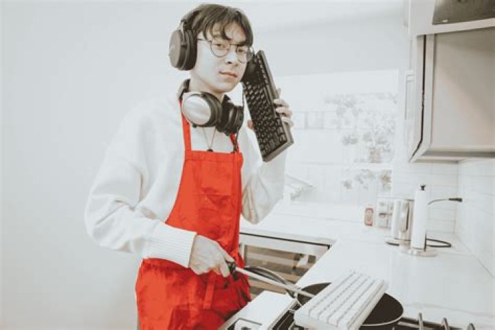 Elroy Chester net worth, age, height, bio, birthday, wiki, and salary