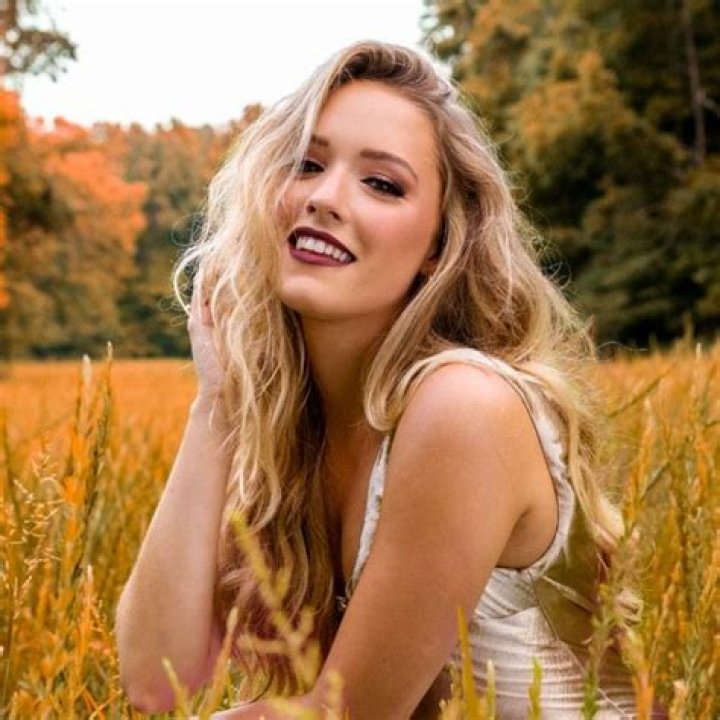 Emily Ann Roberts Bio (Wiki) 