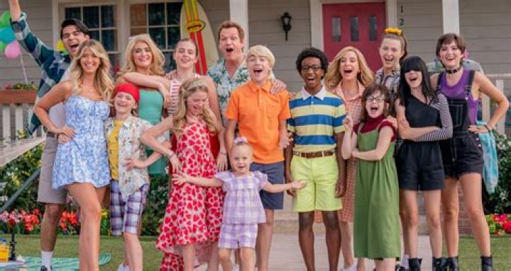 Eva Carlton - Age, Family, Bio