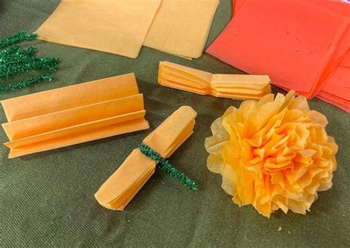 How do you make tissue paper for Day of the Dead flowers?