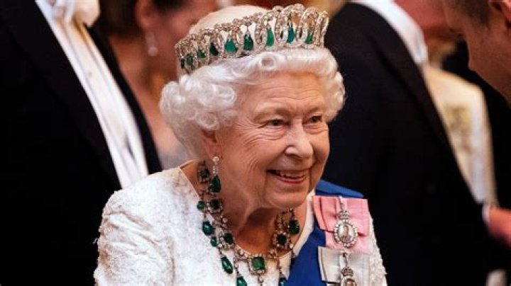
How the Royal Family Will Divide Queen Elizabeth’s Private Jewelry Collection 
