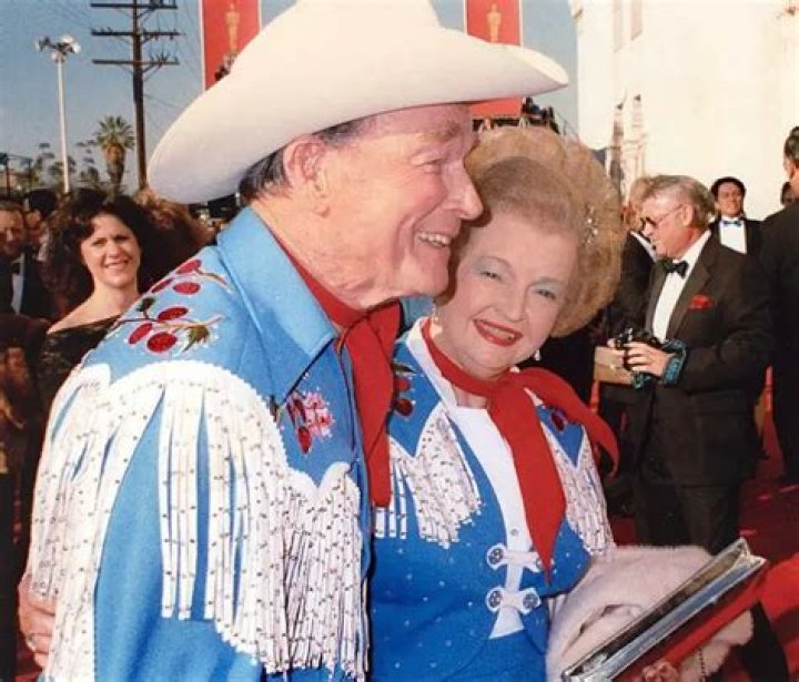 Is Mimi Rogers the daughter of Roy Rogers?