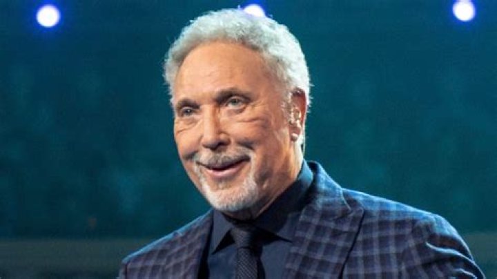 Is Tom Jones dating a new girlfriend after the death of his wife Linda?