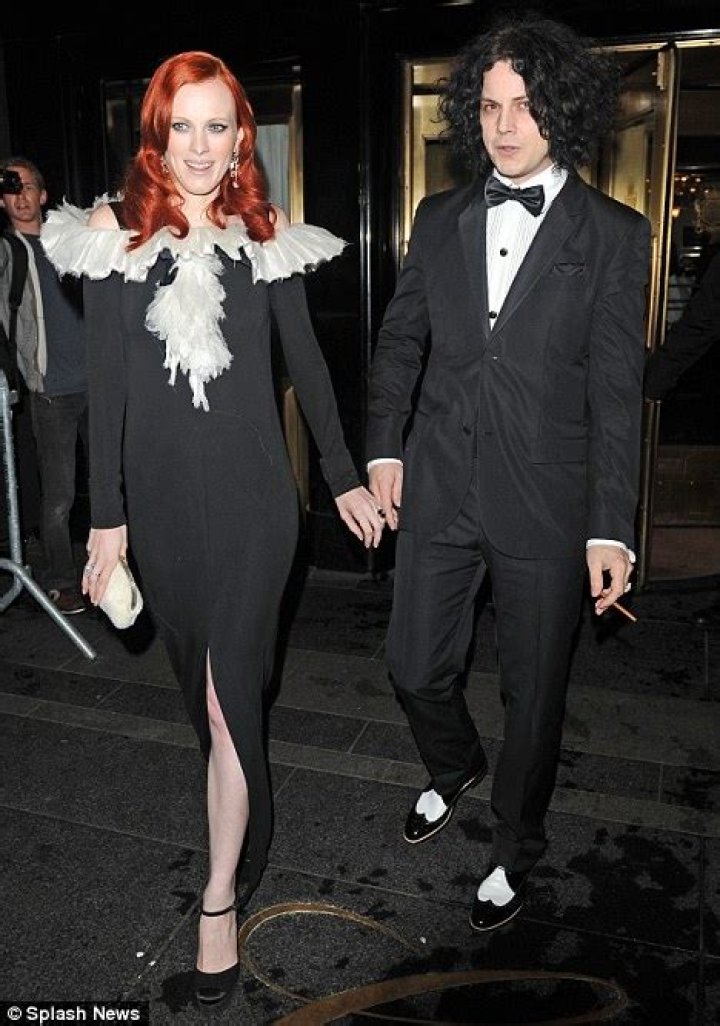 Jack White & Karen Elson announce their divorce on their 6th wedding anniversary