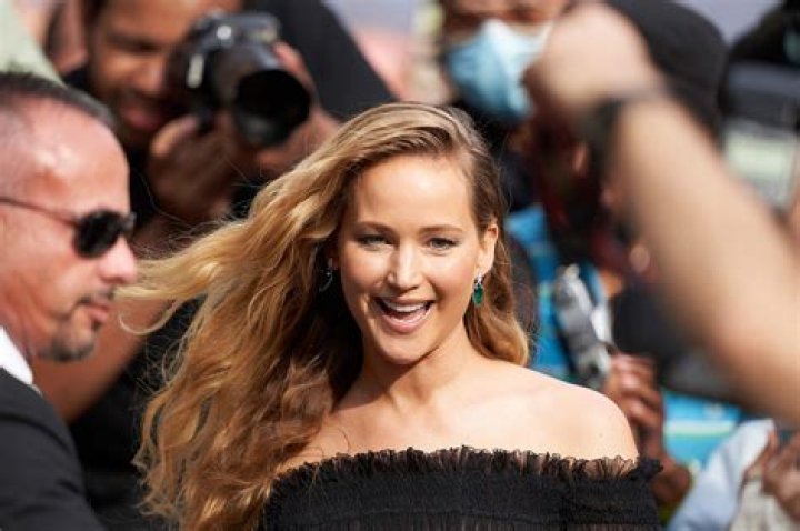 Jennifer Lawrence on “fat” criticism: “they are criticizing me for looking normal”