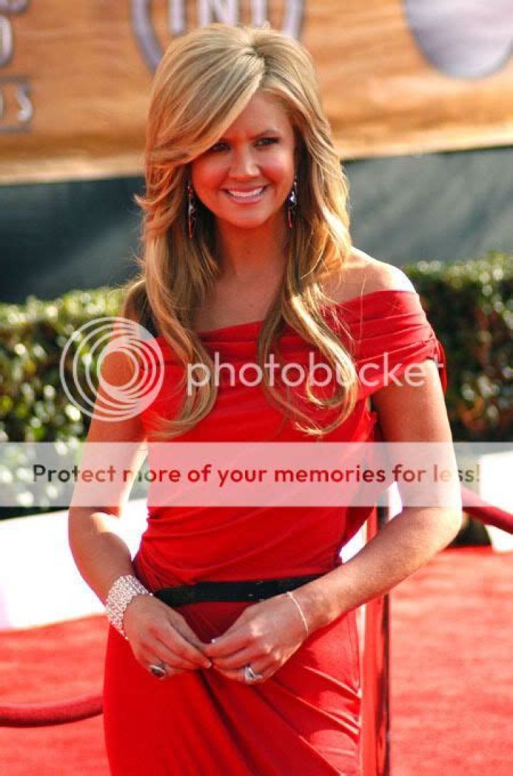 Jewel fractures both legs, drops out of DWTS. Nancy O’Dell also out