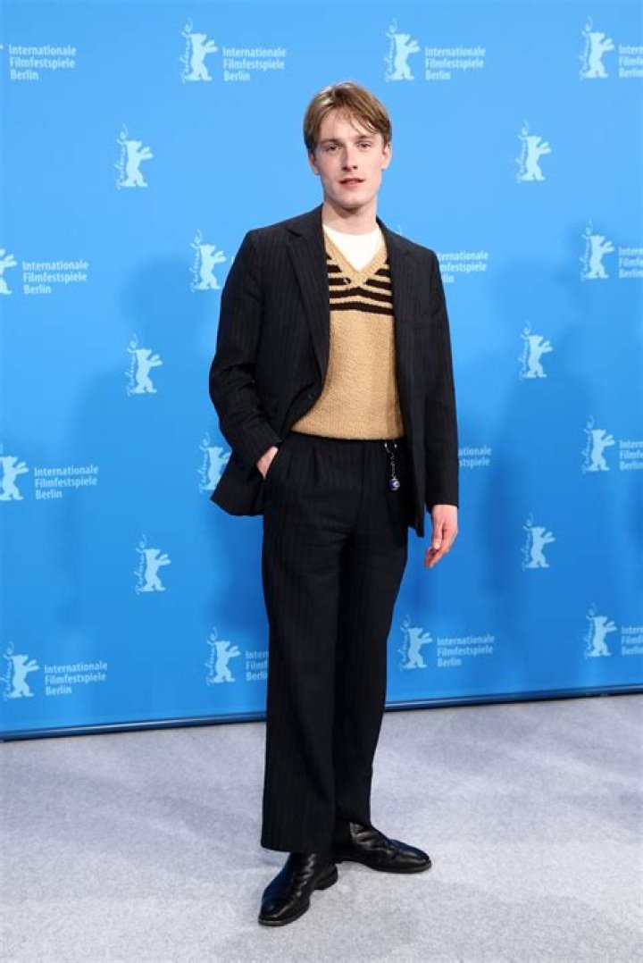 
Jonas Hofmann Height, Weight, Net Worth, Age, Birthday, Wikipedia, Who, Nationality, Biography 