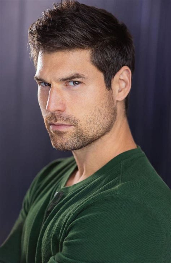 Josh Murray Bio (Wiki) 