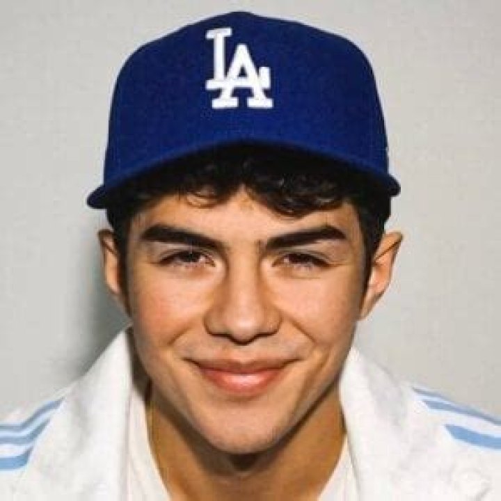 Julian Lopez - Age, Family, Bio