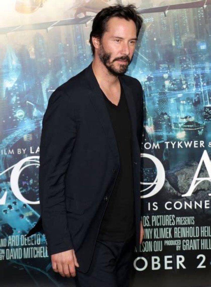 Keanu Reeves looks scruffy at the ‘Cloud Atlas’ premiere: would you hit it?