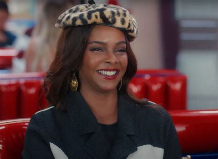 Lark Voorhies of Saved By The Bell has so much surgey she looks like a cat