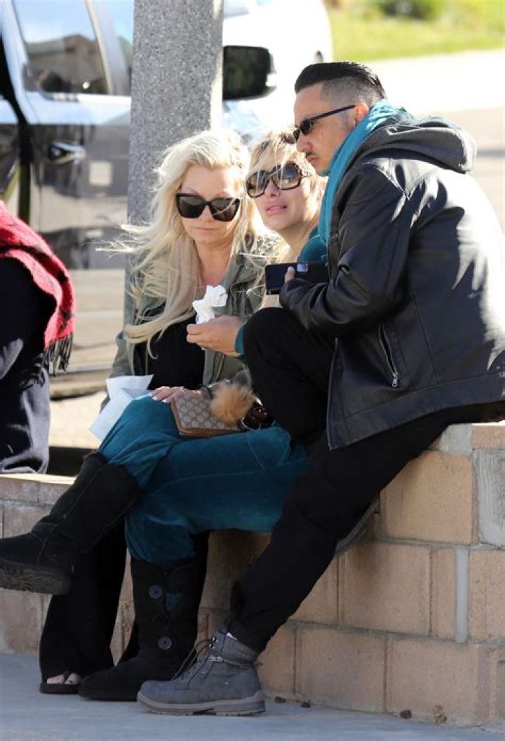 Late Aaron Carter’s on/off Fiancee Melanie Martin Cries Outside His Home after His Death!