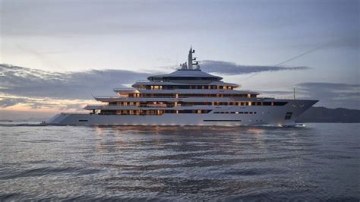 Leonardo DiCaprio’s red string is not for Kabbalah, it’s for Buddhism