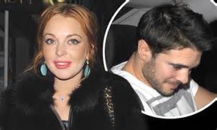 	Lindsay Lohan is partying in London with her on-again boyfriend Josh Chunn (??)	