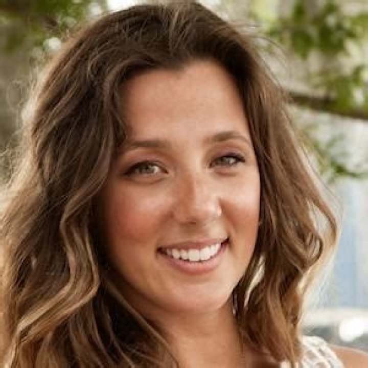 Lindsey Bell - Age, Family, Bio