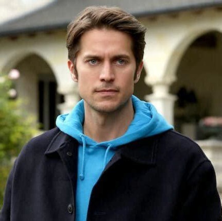 Lucas Bravo Bio (Wiki) 