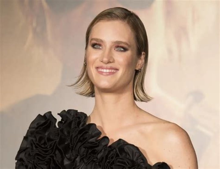 Mackenzie Davis (Movie Actress) - Age, Family, Bio