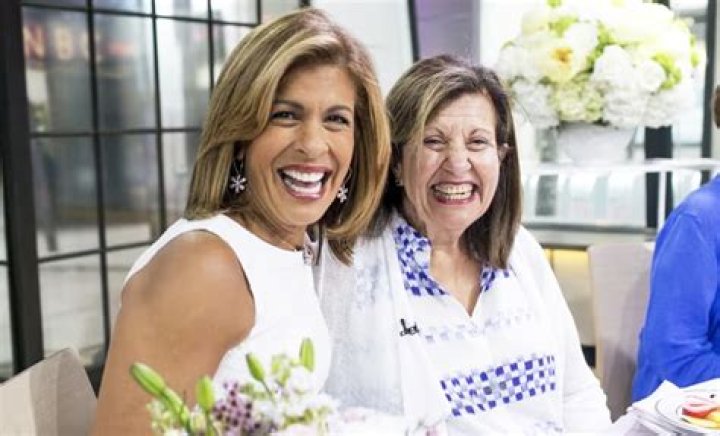 Mother Sami Kotb will pick up the wedding dress for the wedding of Hoda Kotb!