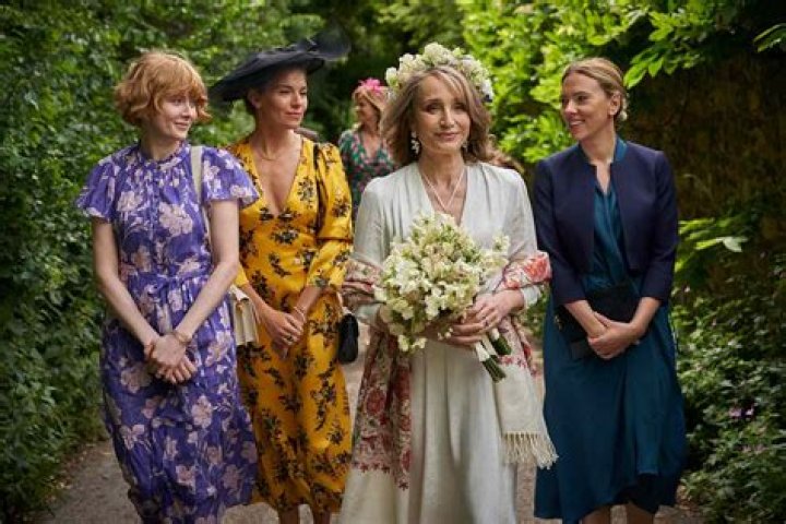 Muriel's Wedding - Cast, Ages, Trivia