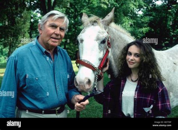 Olivia Burnette - Age, Family, Bio