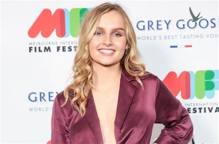 Olivia DeJonge - Age, Family, Bio