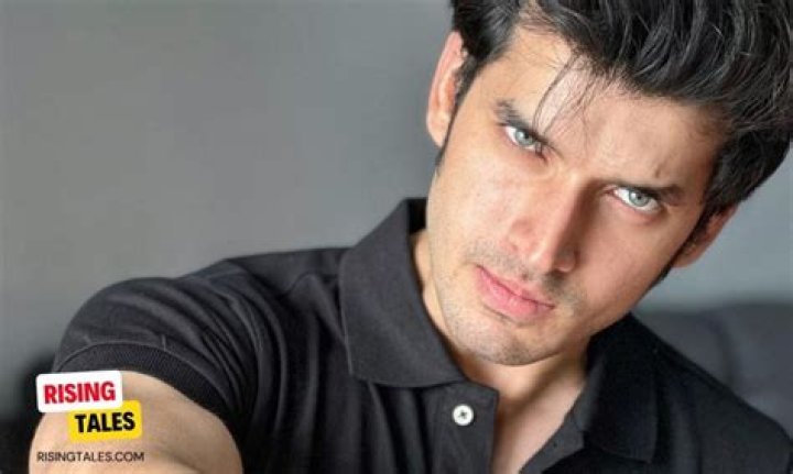 
Paras Kalnawat Height, Weight, Net Worth, Age, Birthday, Wikipedia, Who, Nationality, Biography 