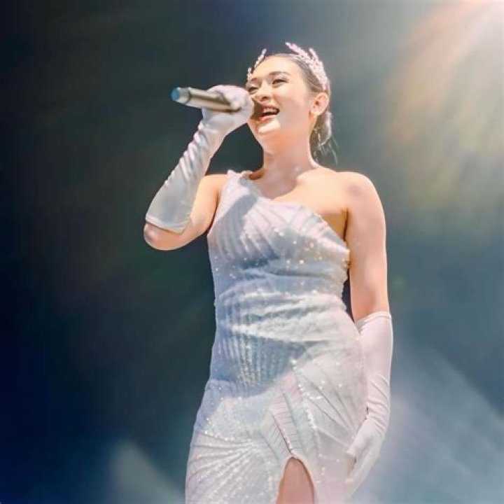 Paul R La Monica Bio (Wiki) 