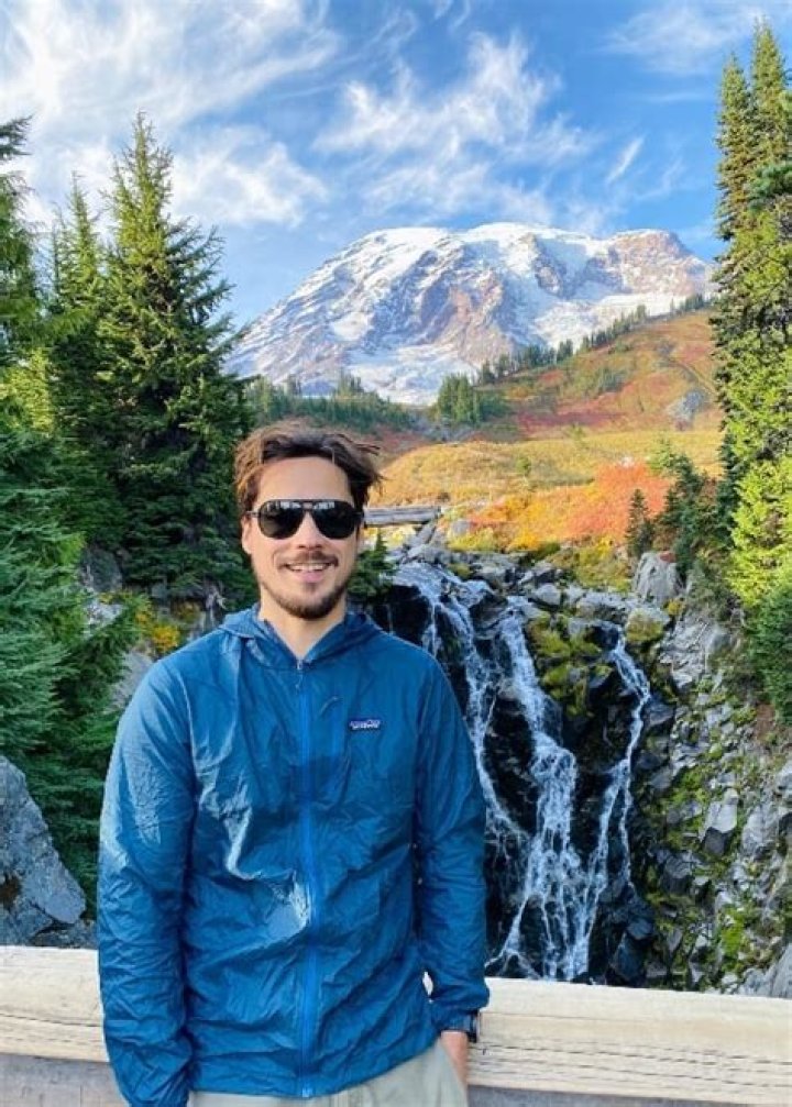 
Peter Gadiot Height, Weight, Net Worth, Age, Birthday, Wikipedia, Who, Nationality, Biography 