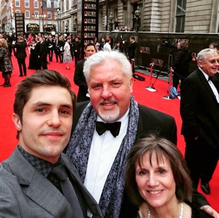 Phil Dunster - Age, Family, Bio