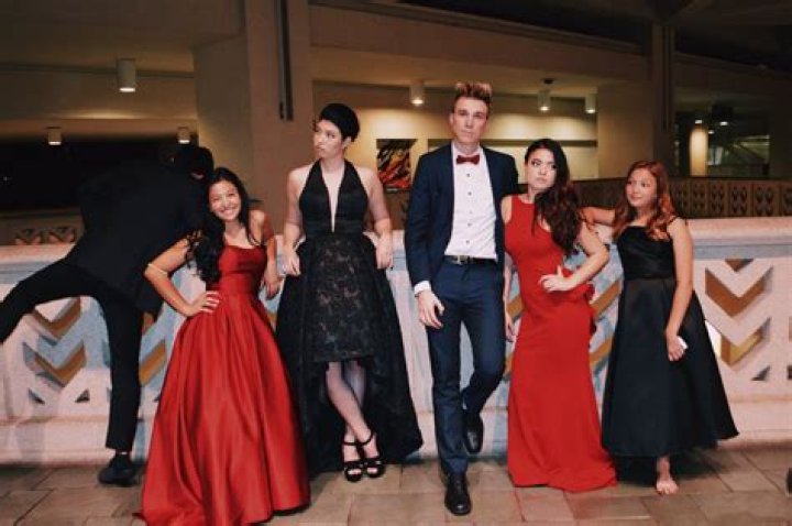 Piper Curda - Age, Family, Bio