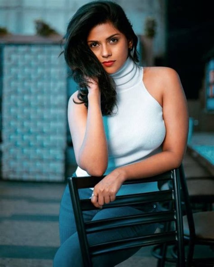 
Swarda Thigale Height, Weight, Net Worth, Age, Birthday, Wikipedia, Who, Nationality, Biography 