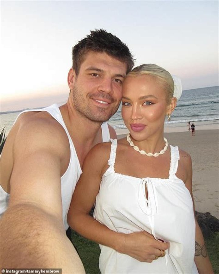 Tammy Hembrow and her new boyfriend Matt Poole had a fun day out in Currumbin Beach!