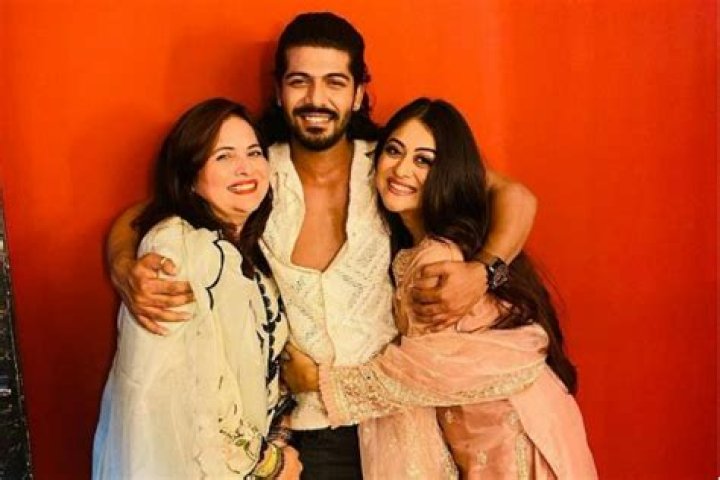 Tunisha Sharma - Trivia, Family, Bio