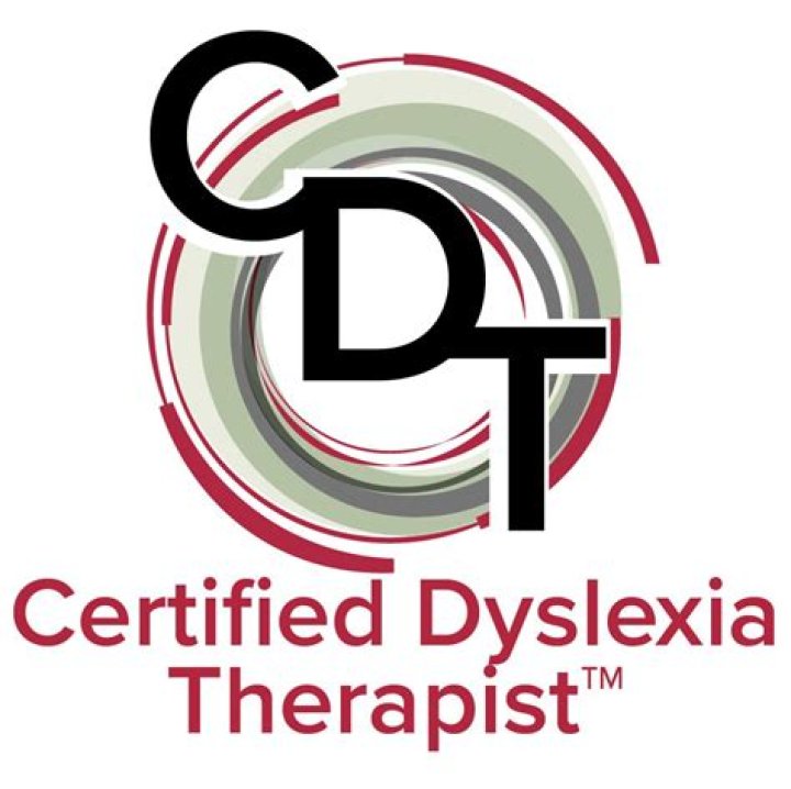What is a certified dyslexia therapist?
