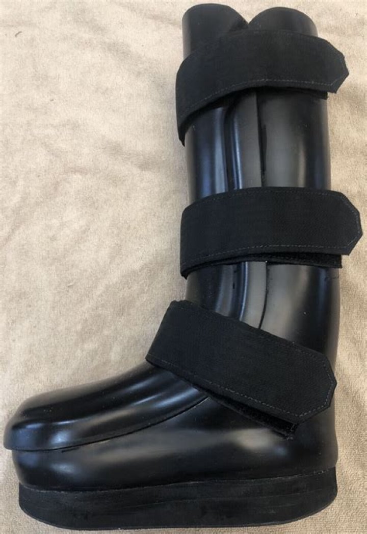 What is a crow Walker boot?